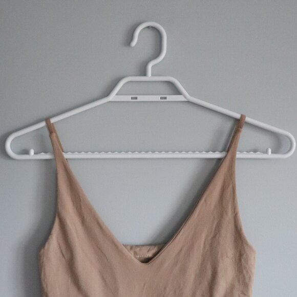 Intimately Free People Women XS/S Tan Strappy V-Neck Seamless Cami Tank Top - Picture 4 of 9